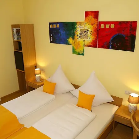 Hotel Garni Schweizerhaus 3*
